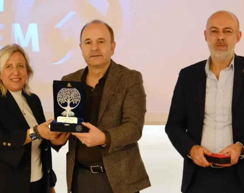 perden-ucge-01_11zon